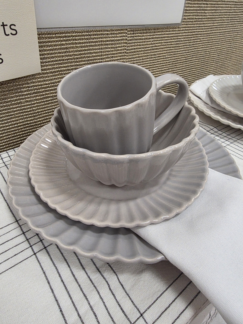 Square House 16-piece Dinner Set